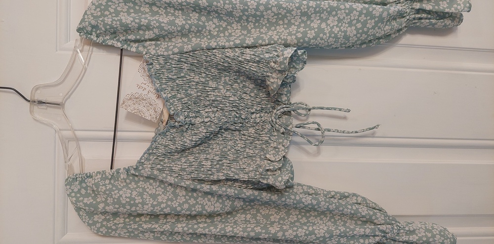 Chiffon Crop Top Size M, NWT